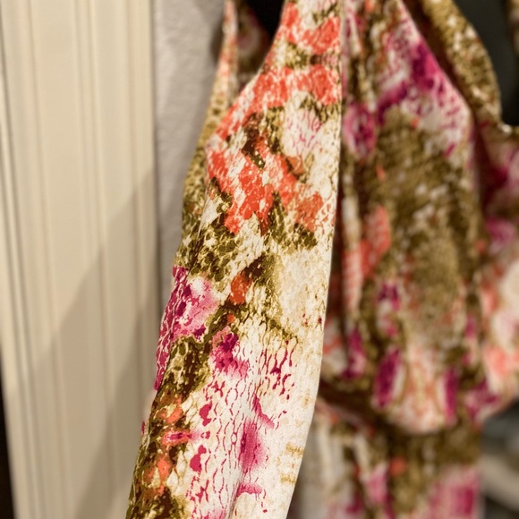 Pink Snake Skin Look - Picture 3 of 4